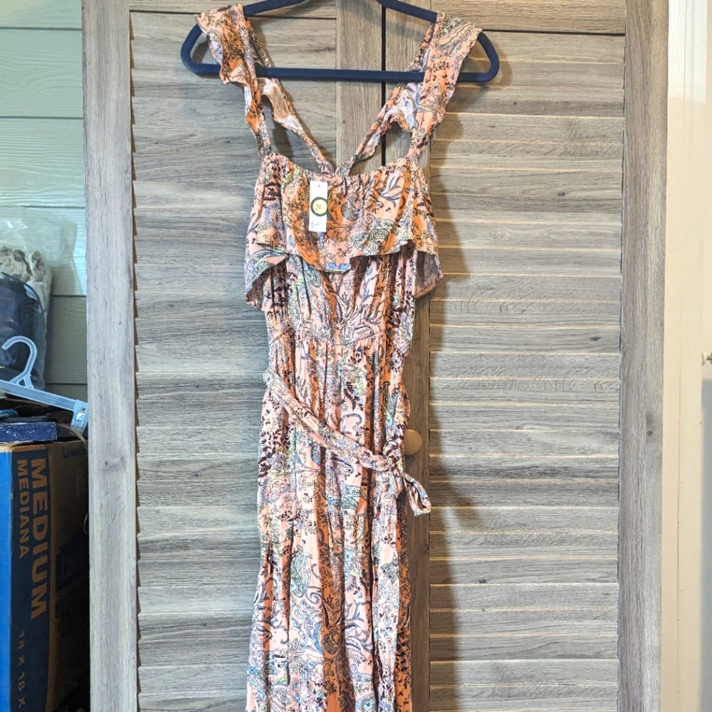 NWT long dress a bit high and low peach color with a print size XS side zipper